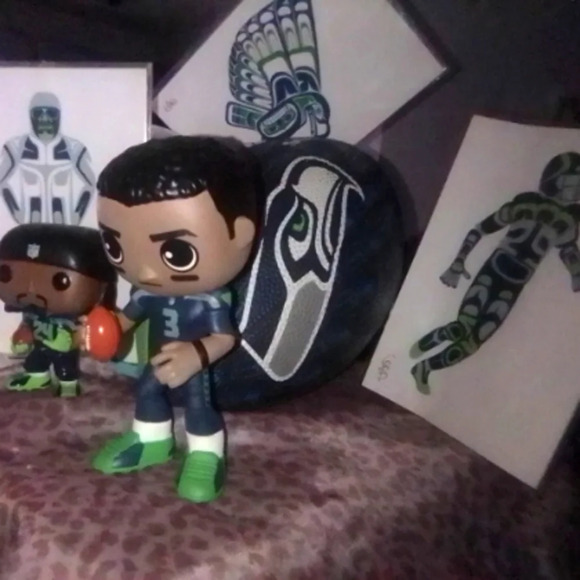 Seahawks Memorabilia - Picture 1 of 6